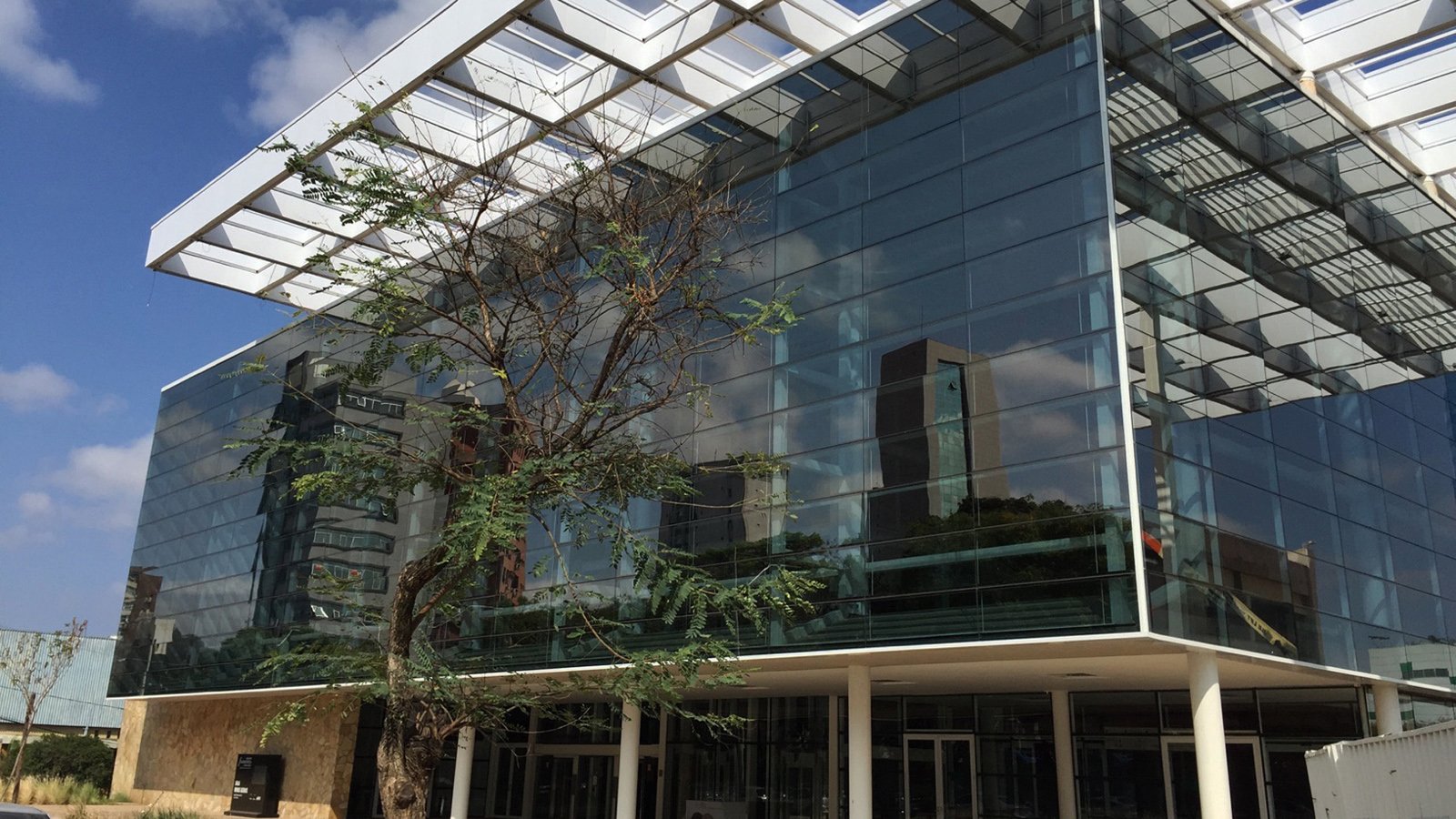 Entrada Foyer Sala Minas 1600x900.jpg